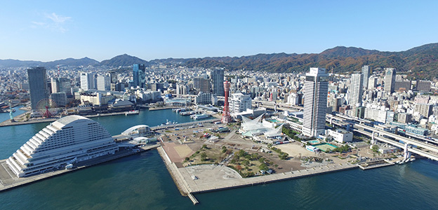 上空から見たメリケンパーク・ハーバーランドの景色